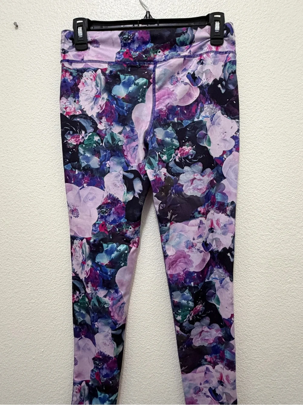 Old Navy Go Dry purple floral ankle length leggings,